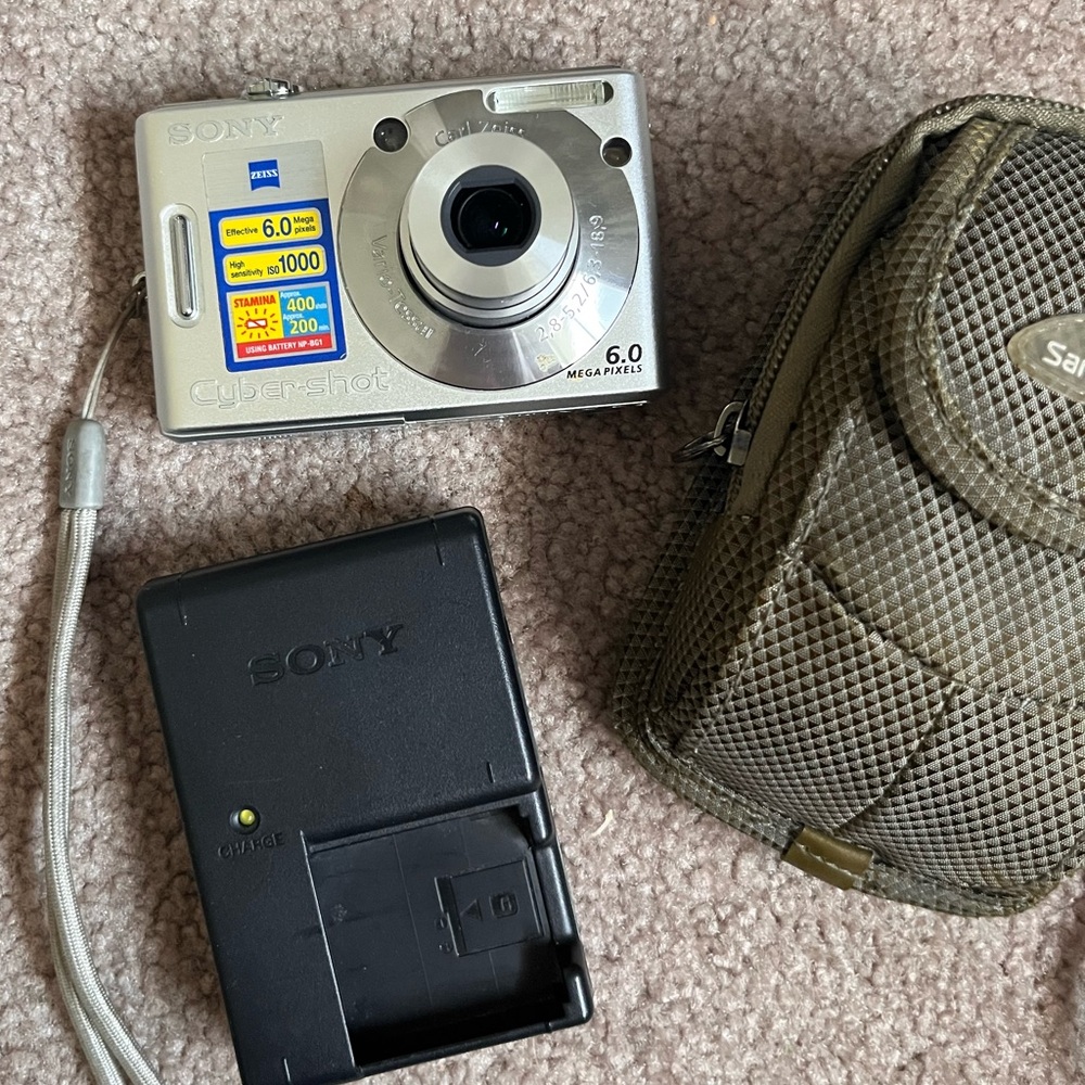 SONY CYBERSHOT CAMERA